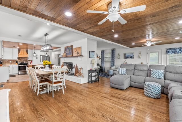 1193 Rebel LN, Goodview, VA 24095