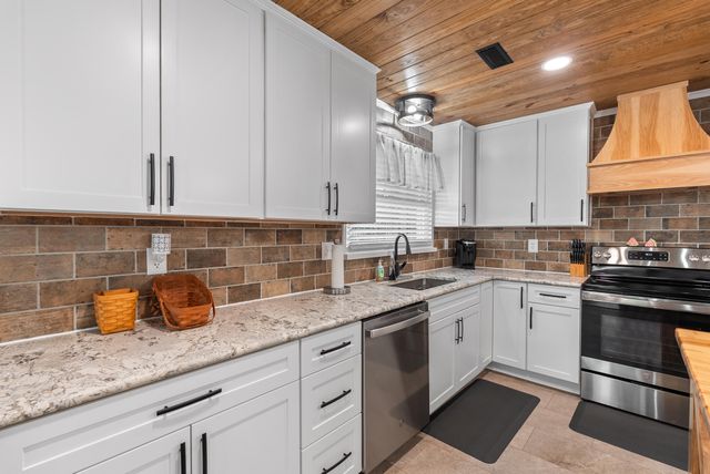 1193 Rebel LN, Goodview, VA 24095