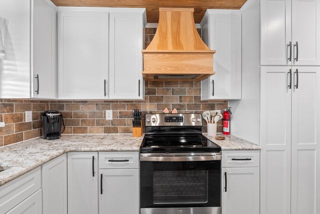 1193 Rebel LN, Goodview, VA 24095