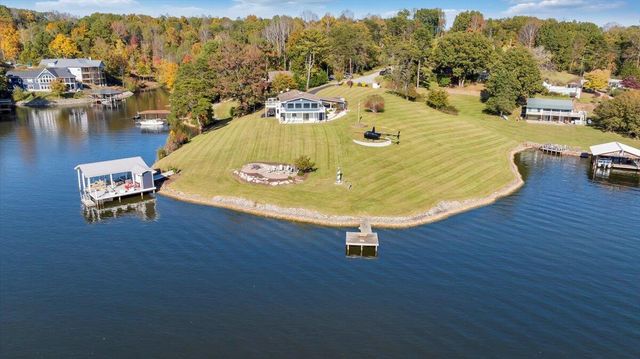 1193 Rebel LN, Goodview, VA 24095