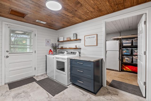 1193 Rebel LN, Goodview, VA 24095