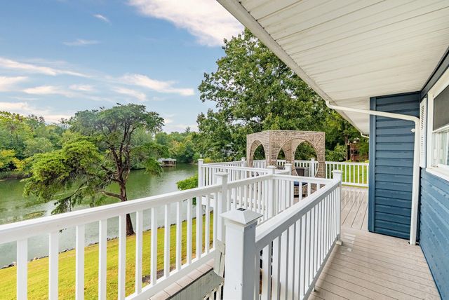 1193 Rebel LN, Goodview, VA 24095