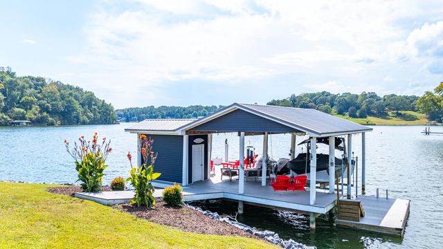 1193 Rebel LN, Goodview, VA 24095