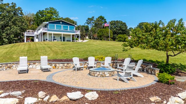 1193 Rebel LN, Goodview, VA 24095