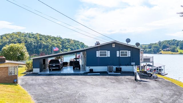 1193 Rebel LN, Goodview, VA 24095