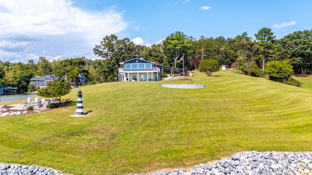 1193 Rebel LN, Goodview, VA 24095