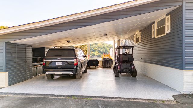 1193 Rebel LN, Goodview, VA 24095