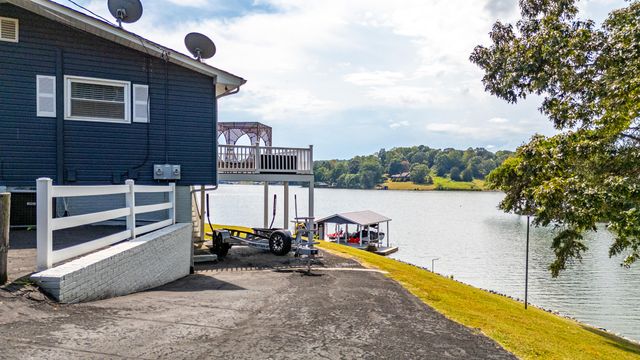 1193 Rebel LN, Goodview, VA 24095