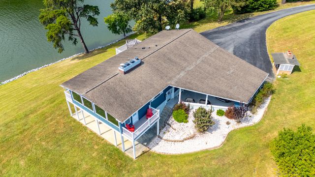1193 Rebel LN, Goodview, VA 24095