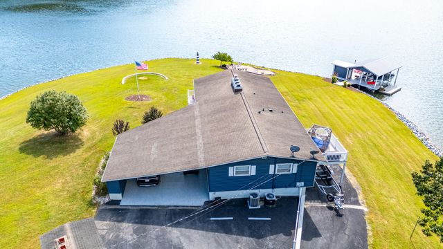 1193 Rebel LN, Goodview, VA 24095