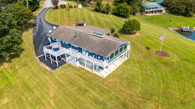 1193 Rebel LN, Goodview, VA 24095