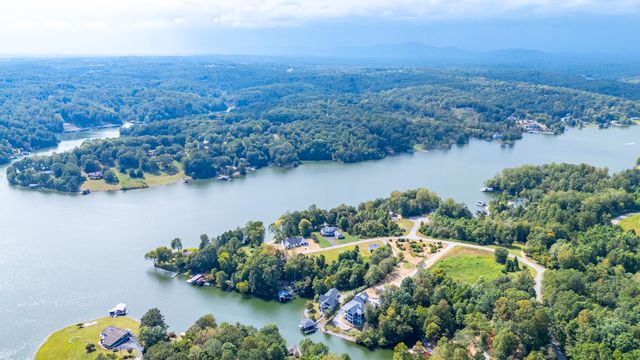 1193 Rebel LN, Goodview, VA 24095
