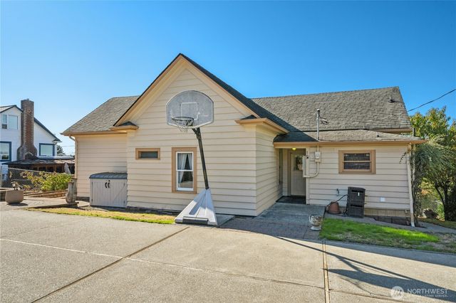 606 Renton Avenue S, Renton, WA 98057