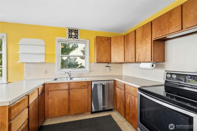 606 Renton Avenue S, Renton, WA 98057