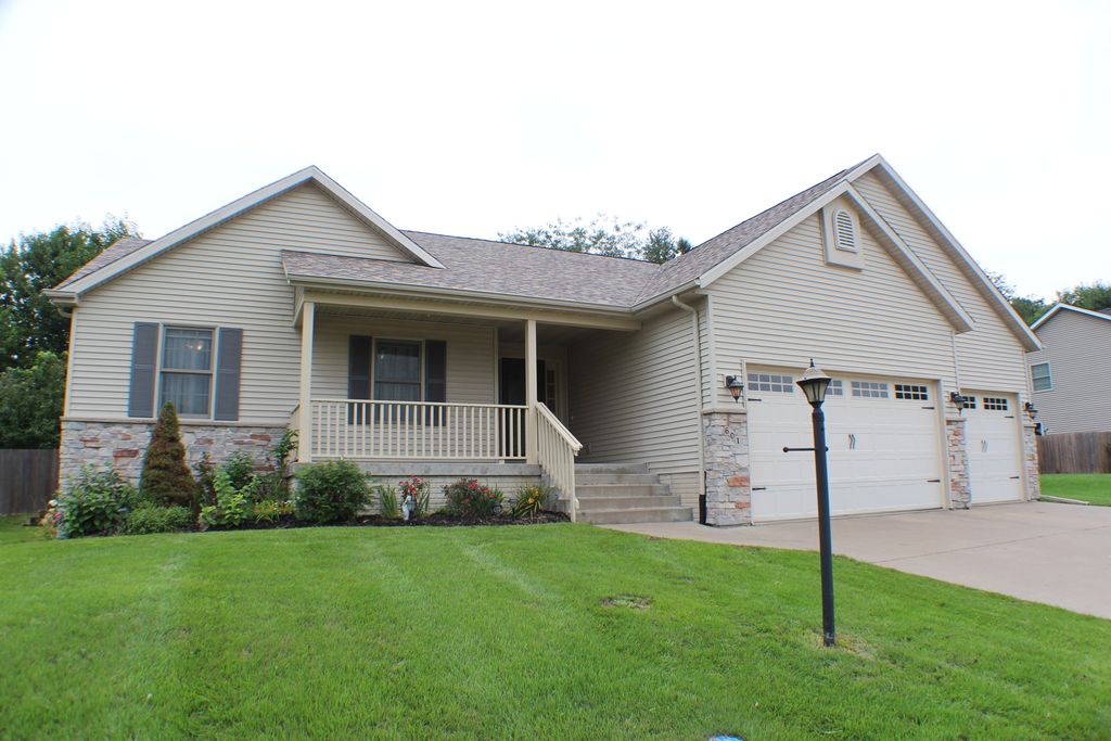 601 N 6th St Circle, Princeton, IA 52768