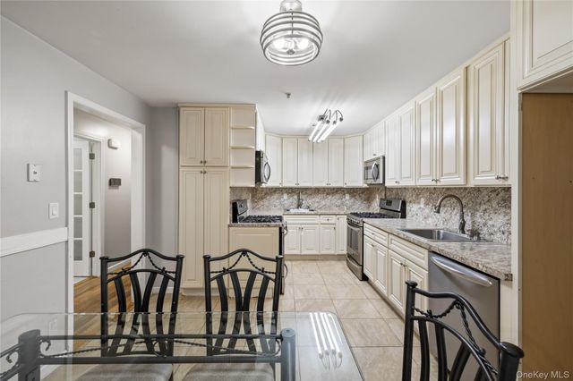 135 Route 306 111, Monsey, NY 10952