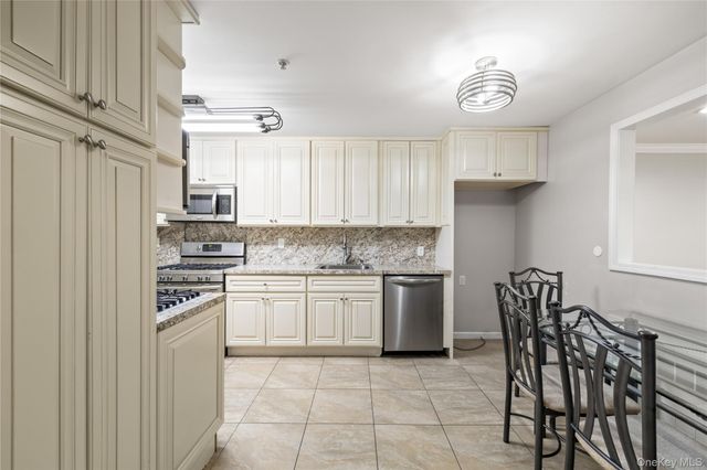 135 Route 306 111, Monsey, NY 10952