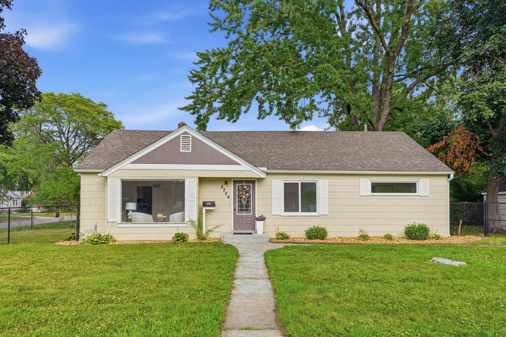 5724 Hampshire Avenue N, Crystal, MN 55428 — exterior