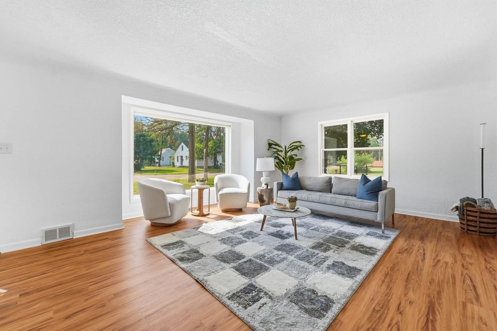 5724 Hampshire Avenue N, Crystal, MN 55428 — photo 2
