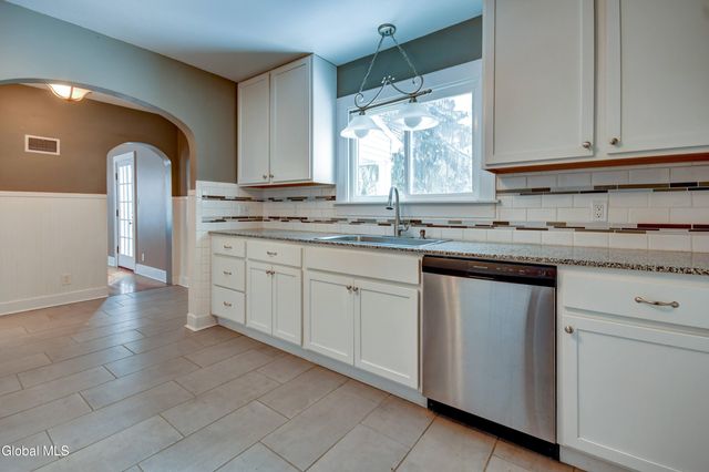 110 E Montgomery Street, Johnstown, NY 12095