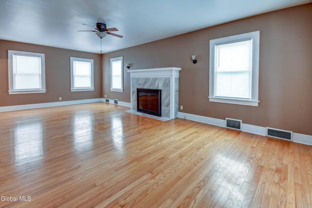 110 E Montgomery Street, Johnstown, NY 12095