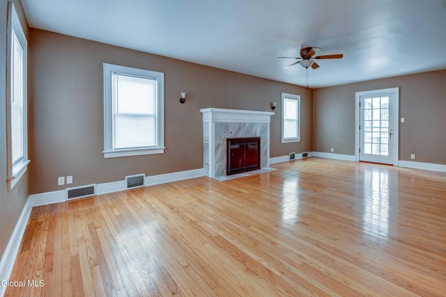 110 E Montgomery Street, Johnstown, NY 12095