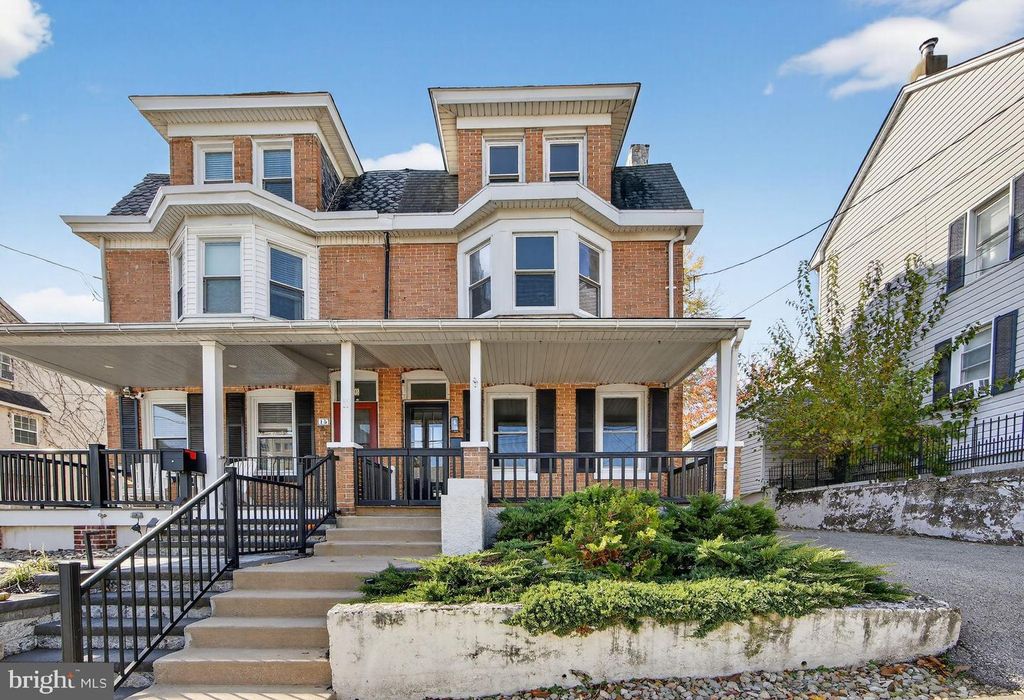 17 MERION AVE, Conshohocken, PA 19428