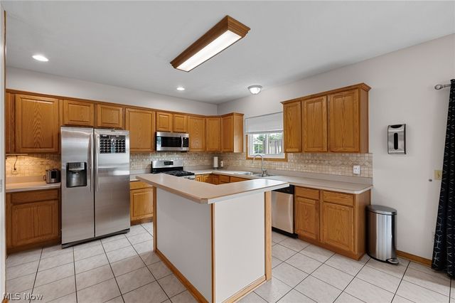 13435 Glenbrook Drive, Strongsville, OH 44136
