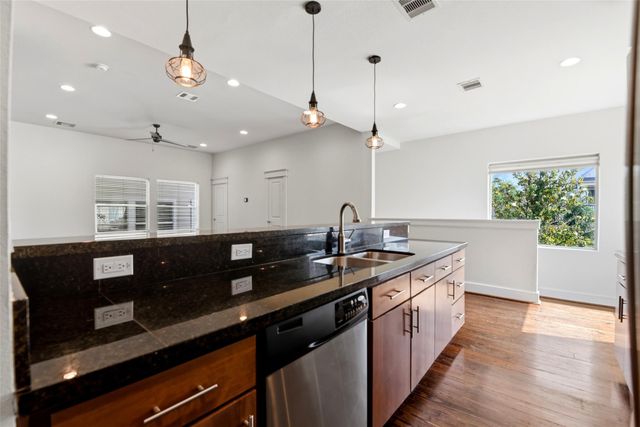 1512 Crockett Street A, Houston, TX 77007