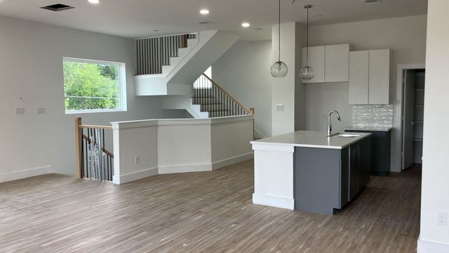 2105 Holman, Houston, TX 77004