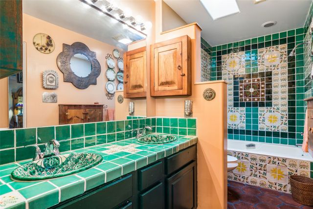 5 Cerrado Court, Santa Fe, NM 87508