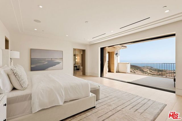 18 Swimmers Point, Newport Coast, CA 92657