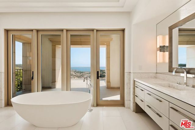 18 Swimmers Point, Newport Coast, CA 92657