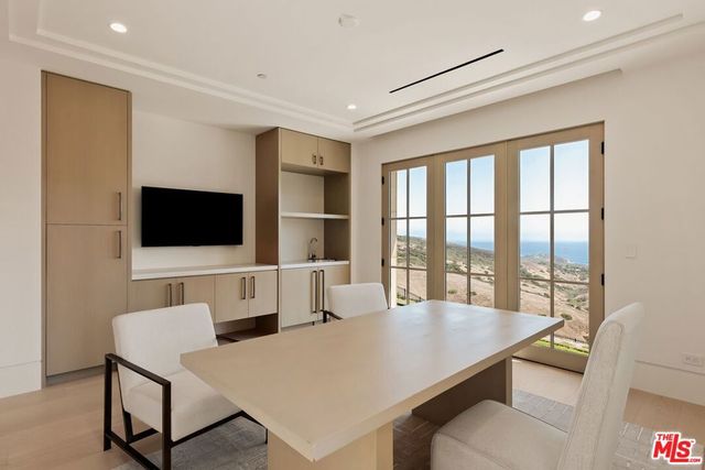 18 Swimmers Point, Newport Coast, CA 92657