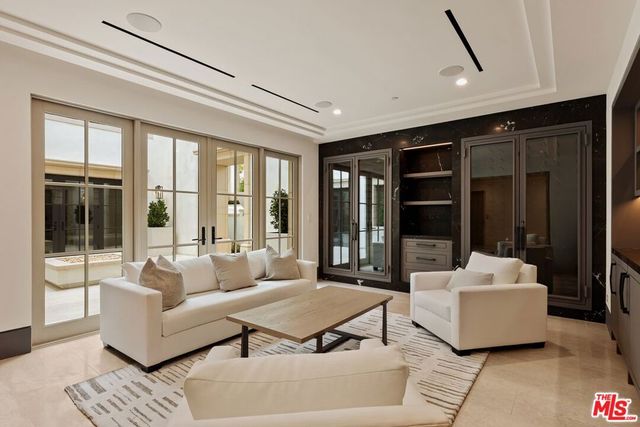 18 Swimmers Point, Newport Coast, CA 92657