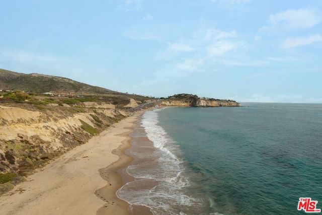 18 Swimmers Point, Newport Coast, CA 92657
