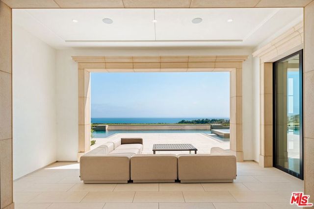 18 Swimmers Point, Newport Coast, CA 92657