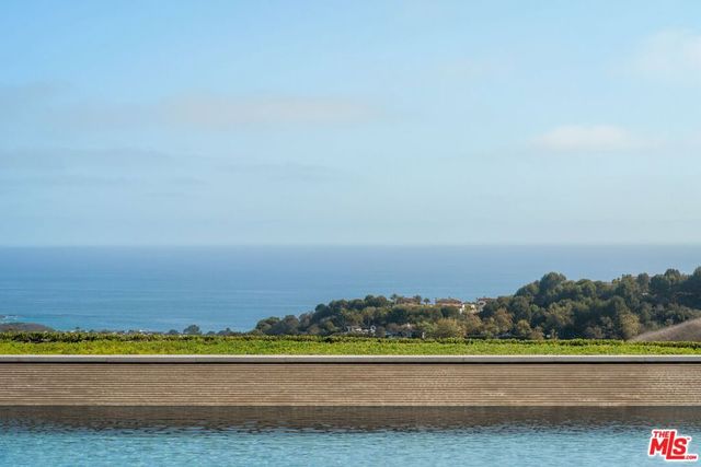 18 Swimmers Point, Newport Coast, CA 92657