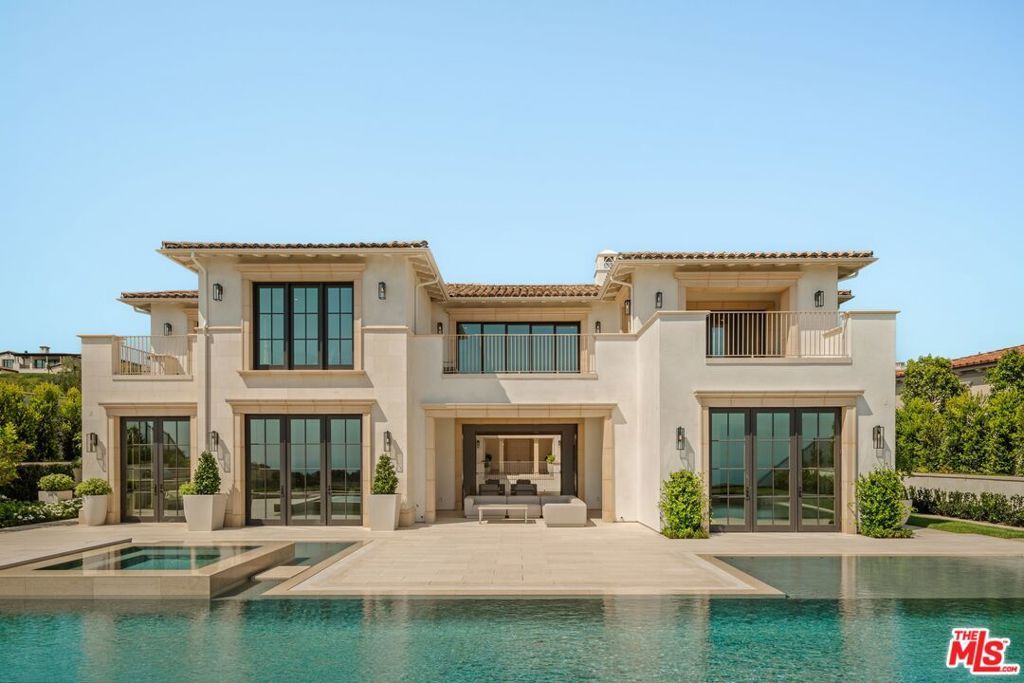Image 2 of property listing at 18 Swimmers Point, Newport Coast, CA 92657
