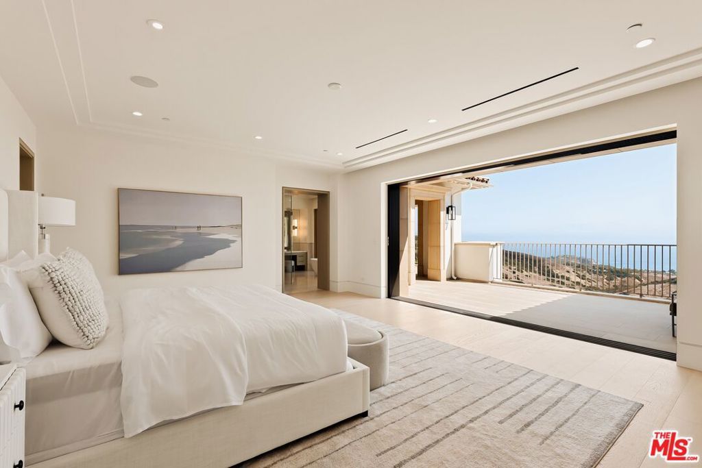 Image 6 of property listing at 18 Swimmers Point, Newport Coast, CA 92657