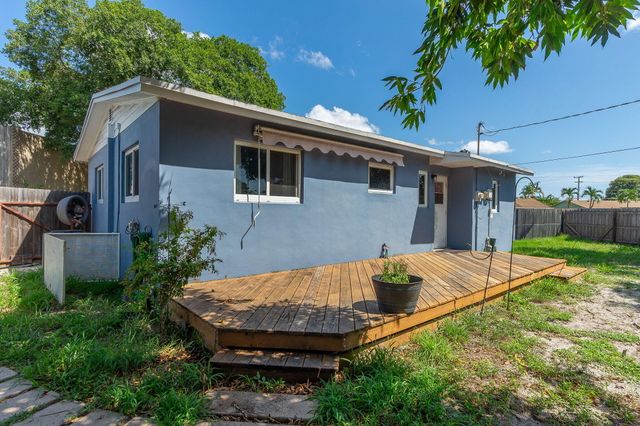1446 W DREW Street, Lantana, FL 33462