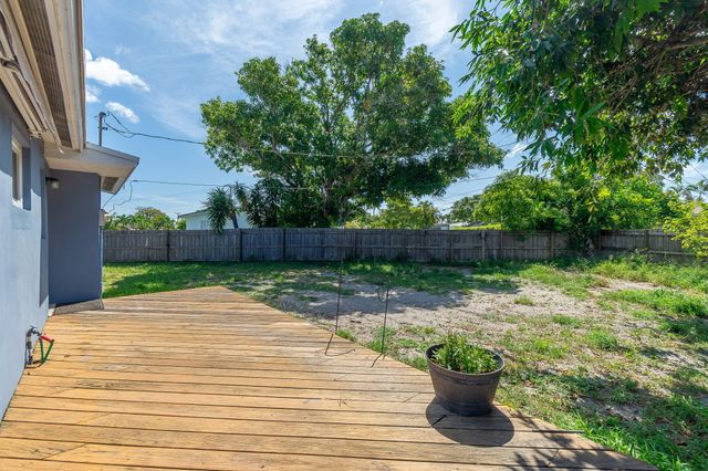 1446 W DREW Street, Lantana, FL 33462