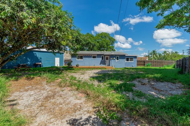 1446 W DREW Street, Lantana, FL 33462