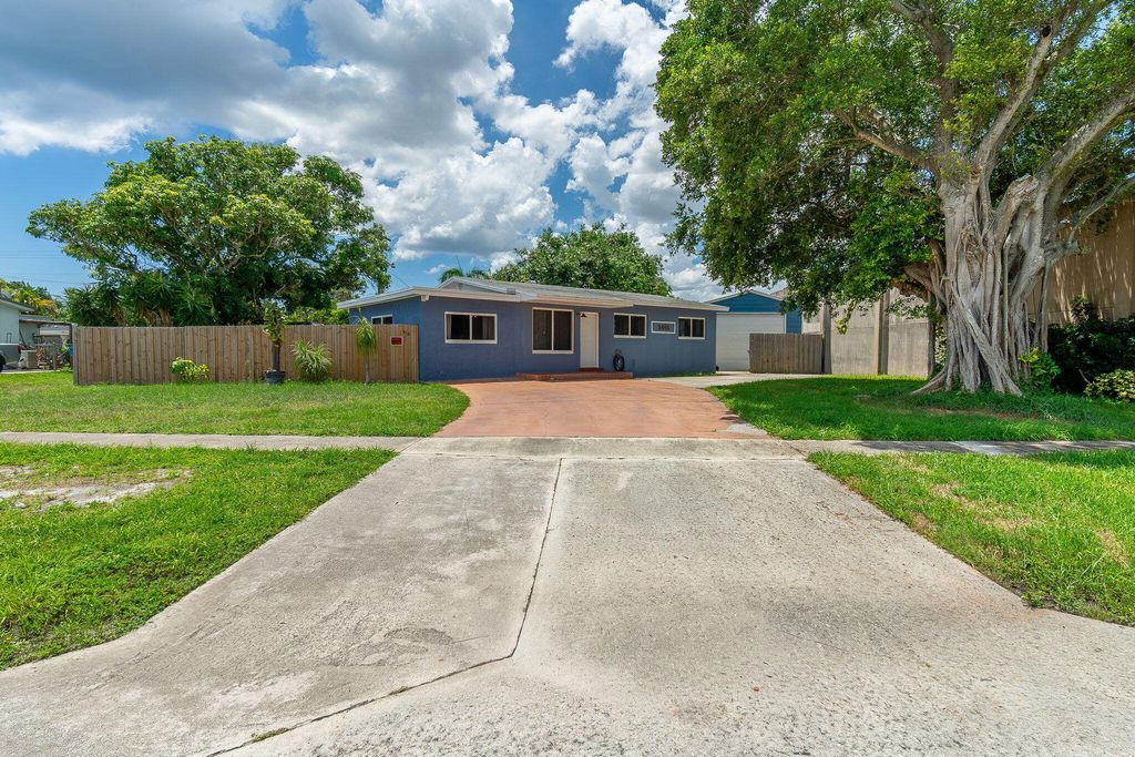 1446 W DREW Street, Lantana, FL 33462