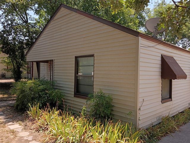 3132 Purington Avenue, Fort Worth, TX 76103