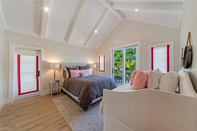 434 3rd AVE S, Naples, FL 34102