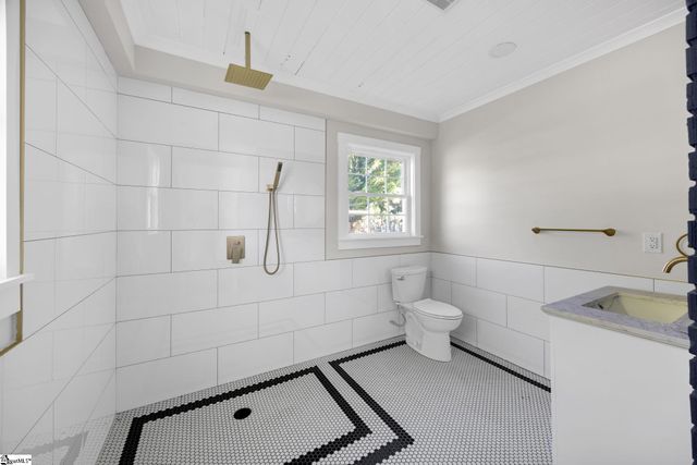 2501 Poinsett Highway, Greenville, SC 29609