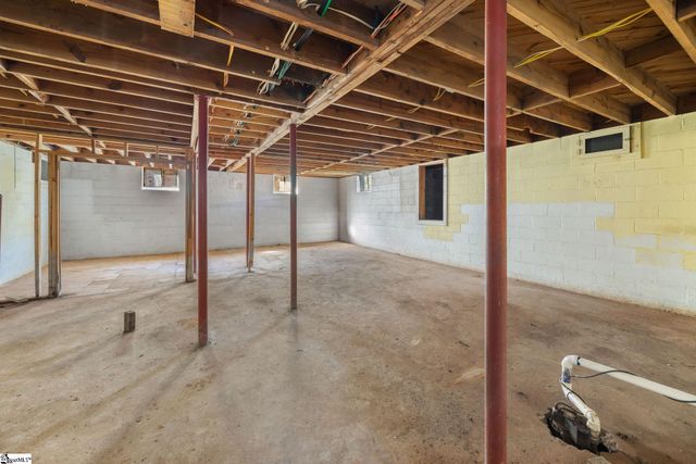 2501 Poinsett Highway, Greenville, SC 29609