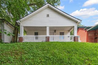 1426 N 3rd Street, St Joseph, MO 64505