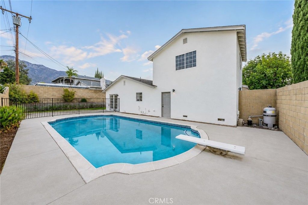 Image 2 of property listing at 6270 Kinlock, Rancho Cucamonga, CA 91737